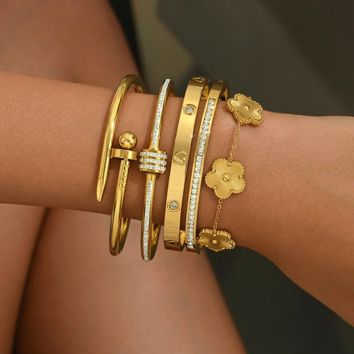 Clover Charm Elegance Gold Bracelet